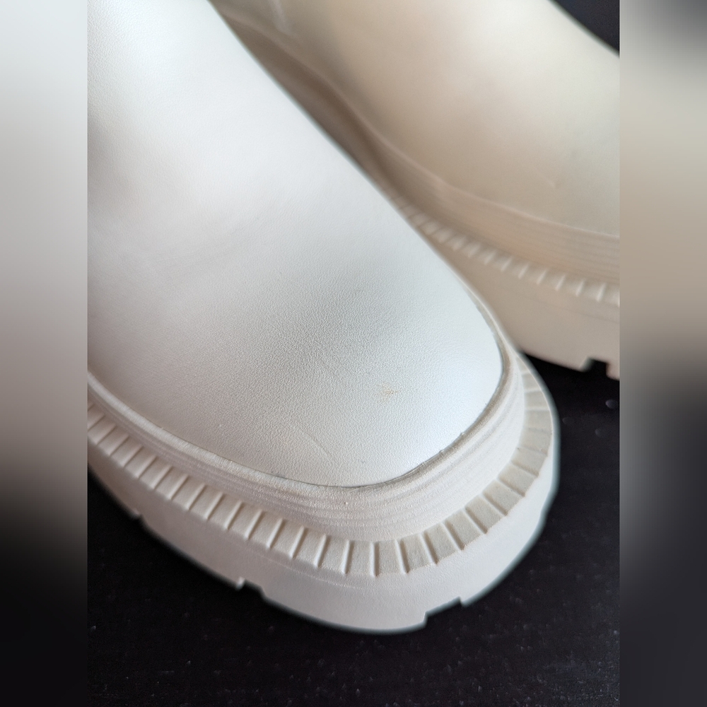 American Eagle Cream Chelsea Boots - Picture 13 of 16